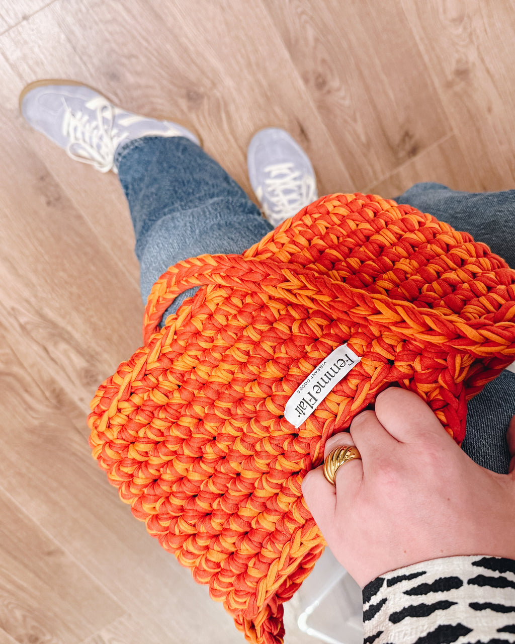 Handgemaakte oranje tas van gerecycled garen – Amara Midi Shoulder Bag – Femme Flair