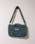 Handgemaakte zeegroene tas van gerecycled garen – Carrie Midi Shoulder Bag – Femme Flair