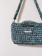 Handgemaakte zeegroene tas van gerecycled garen – Carrie Midi Shoulder Bag – Femme Flair